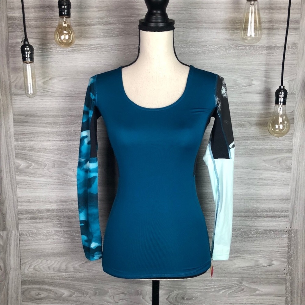 Reebok long sleeve small NWT